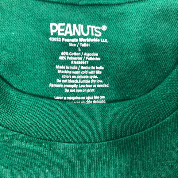 Peanuts Christmas Graphic Tee L - Picture 11 of 12